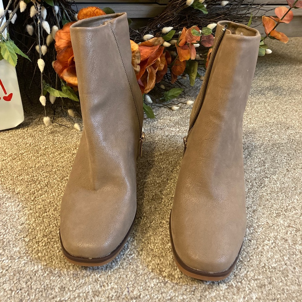 Rouge faux suede ankle bootie